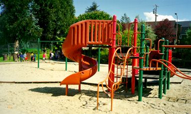 Kids play area (30252 bytes)