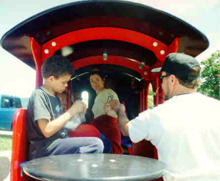 TrainLisaAndRoger.JPG (14754 bytes)